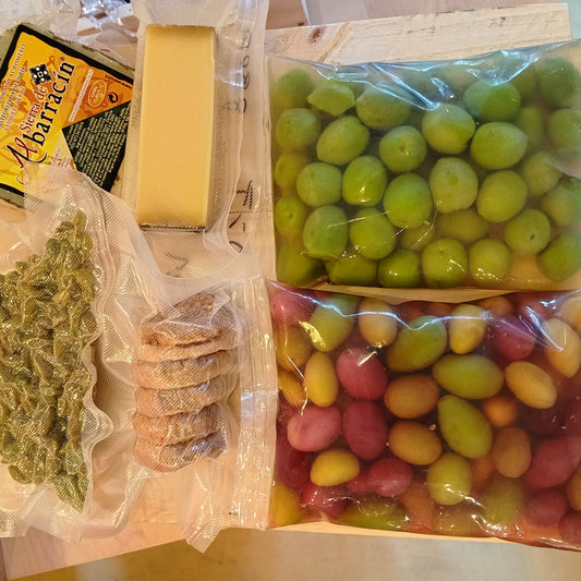 イチジク、レーズン、オリーブ、チーズ販売